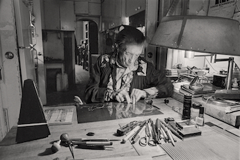 Louise Bourgeois working on an etching plate at home. c. 1995. Photo: Mathias Johansson