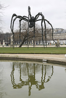 Maman. 1999. Bronze, stainless steel, and marble. (In the Tuileries Garden, 2008)