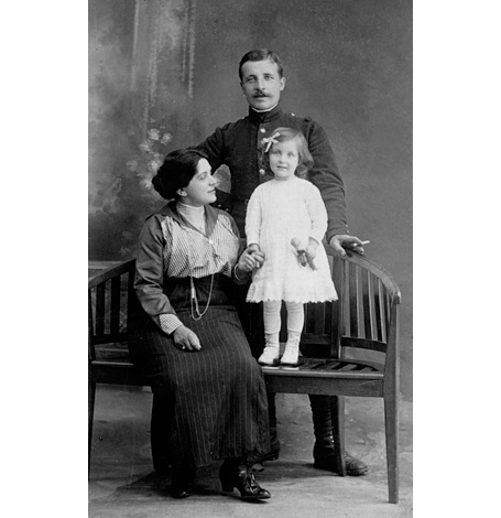 Louise Bourgeois with her parents Louis and Joséphine, c. 1915.