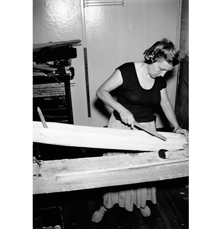 Louise Bourgeois working on a sculpture for her show at the Peridot Gallery in New York in 1949.